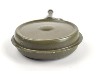 Ölkanne für die Werkzeugtasche MG34/42 der Wehrmacht, überlackiertes Stück