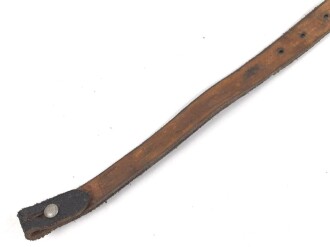 Stahlhelm Kinnriemen Wehrmacht, neuzeitliche Fertigung. Ungereinigt