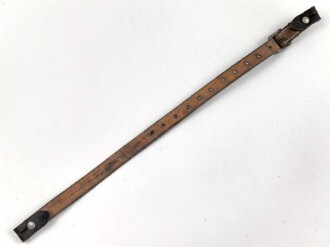 Stahlhelm Kinnriemen Wehrmacht, neuzeitliche Fertigung. Ungereinigt