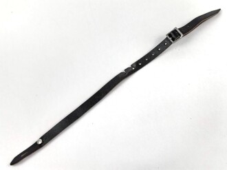 Stahlhelm Kinnriemen Wehrmacht, höchstwahrscheinlich neuzeitliche Fertigung. Ungereinigt