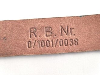 Stahlhelm Kinnriemen Wehrmacht, höchstwahrscheinlich neuzeitliche Fertigung. Ungereinigt