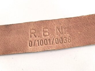 Stahlhelm Kinnriemen Wehrmacht, höchstwahrscheinlich neuzeitliche Fertigung. Ungereinigt