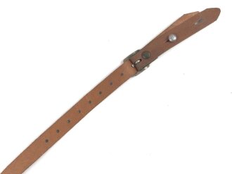 Stahlhelm Kinnriemen Wehrmacht, höchstwahrscheinlich neuzeitliche Fertigung. Ungereinigt