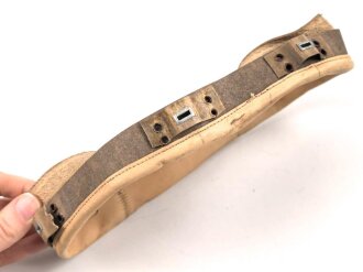 Innenfutter für einen Tropenhelm der Wehrmacht. Kopfgrösse 56, verzogenes Stück