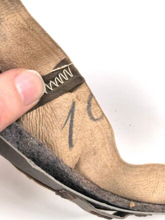 Innenfutter für einen Tropenhelm der Wehrmacht. Kopfgrösse 57, verzogenes Stück