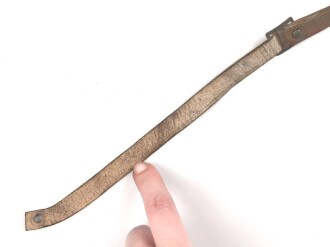 Kinnriemen für einen Tropenhelm der Wehrmacht.  Gesamtlänge wie fotografiert 44cm. Ungereinigt, Leder zum Teil trocken