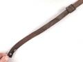 Kinnriemen für einen Tropenhelm der Wehrmacht.  Gesamtlänge wie fotografiert 44cm. Ungereinigt, Leder zum Teil trocken