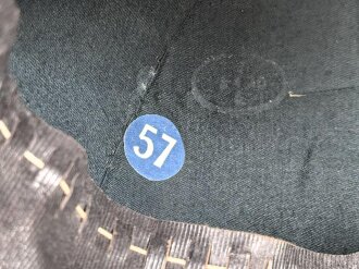 Afrikakorps, Tropenhelm für Angehörige der Luftwaffe. Ursprünglich französischer Helm von 1939, als Beutestück in die Wehrmacht übernommen. Guter Gesamtzustand, die Effekten original ? Kopfgrösse 57