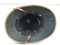 Afrikakorps, Tropenhelm für Angehörige der Luftwaffe. Ursprünglich französischer Helm von 1939, als Beutestück in die Wehrmacht übernommen. Guter Gesamtzustand, die Effekten original ? Kopfgrösse 57