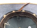 Afrikakorps, Tropenhelm für Angehörige der Luftwaffe. Ursprünglich französischer Helm von 1939, als Beutestück in die Wehrmacht übernommen. Guter Gesamtzustand, die Effekten original ? Kopfgrösse 58