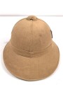 Afrikakorps, Tropenhelm für Angehörige der Luftwaffe. Ursprünglich französischer Helm von 1939, als Beutestück in die Wehrmacht übernommen. Guter Gesamtzustand, die Effekten original ? Kopfgrösse 58