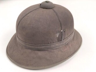 Afrikakorps, Tropenhelm für Angehörige des Heeres. Ursprünglich französischer Helm , als Beutestück in die Wehrmacht übernommen. Guter Gesamtzustand, Kopfgrösse gemessen 58