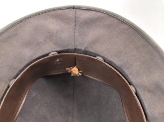Afrikakorps, Tropenhelm für Angehörige des Heeres. Ursprünglich französischer Helm , als Beutestück in die Wehrmacht übernommen. Guter Gesamtzustand, Kopfgrösse gemessen 58