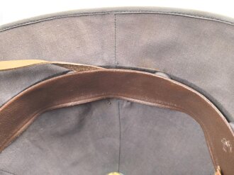Afrikakorps, Tropenhelm für Angehörige des Heeres. Ursprünglich französischer Helm , als Beutestück in die Wehrmacht übernommen. Guter Gesamtzustand, Kopfgrösse gemessen 58