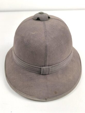 Afrikakorps, Tropenhelm für Angehörige des Heeres. Ursprünglich französischer Helm , als Beutestück in die Wehrmacht übernommen. Guter Gesamtzustand, Kopfgrösse gemessen 58