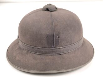 Afrikakorps, Tropenhelm für Angehörige des Heeres. Ursprünglich französischer Helm , als Beutestück in die Wehrmacht übernommen. Guter Gesamtzustand, Kopfgrösse gemessen 58