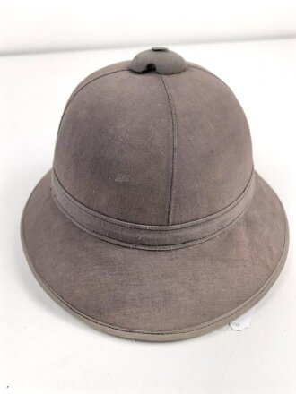 Afrikakorps, Tropenhelm für Angehörige des Heeres. Ursprünglich französischer Helm , als Beutestück in die Wehrmacht übernommen. Guter Gesamtzustand, Kopfgrösse gemessen 58