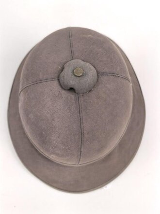 Afrikakorps, Tropenhelm für Angehörige des Heeres. Ursprünglich französischer Helm , als Beutestück in die Wehrmacht übernommen. Guter Gesamtzustand, Kopfgrösse gemessen 58