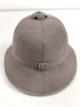 Afrikakorps, Tropenhelm für Angehörige des Heeres. Ursprünglich französischer Helm , als Beutestück in die Wehrmacht übernommen. Guter Gesamtzustand, Kopfgrösse gemessen 58