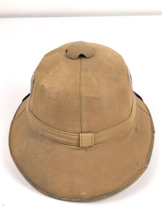 Afrikakorps, Tropenhelm für Angehörige des Heeres. Getragenes Stück, Kopfgrösse 56, Hersteller " Clemes Wagner"