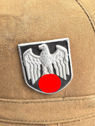 Afrikakorps, Tropenhelm für Angehörige des Heeres. Getragenes Stück, Kopfgrösse 56, Hersteller " Clemes Wagner"