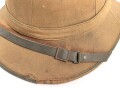 Afrikakorps, Tropenhelm für Angehörige des Heeres. Getragenes Stück, Kopfgrösse 56, Hersteller " Clemes Wagner"