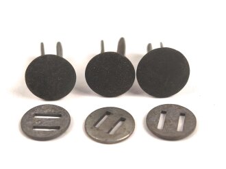 Satz Nieten für Stahlhelm der Wehrmacht. Originallack, ungebraucht, aus altem Lagerbestand