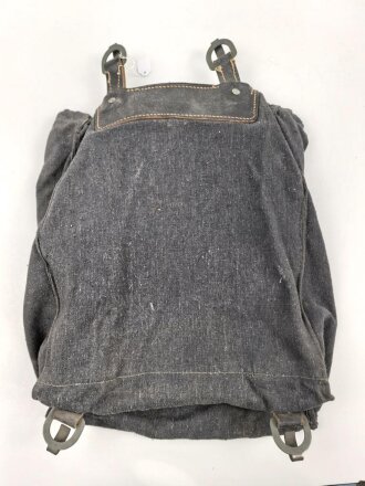 Luftwaffe, Rucksack für Angehörige der Artillerie. Wohl ungetragenes Stück,  Lagerschäden.