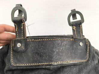 Luftwaffe, Rucksack für Angehörige der Artillerie. Wohl ungetragenes Stück,  Lagerschäden.