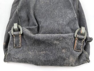 Luftwaffe, Rucksack für Angehörige der Artillerie. Wohl ungetragenes Stück,  Lagerschäden.
