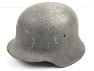 Stahlhelm für Angehörige des Heeres. Modell 1942. In allen Teilen original zusammengehöriges Stück, nicht gereinigt. ET64
