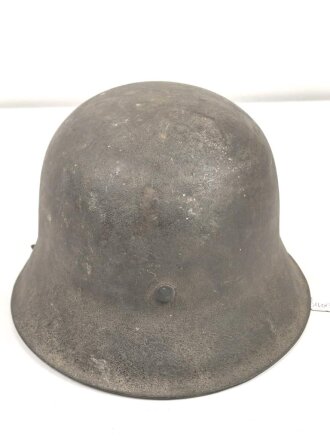 Stahlhelm für Angehörige des Heeres. Modell 1942. In allen Teilen original zusammengehöriges Stück, nicht gereinigt. ET64