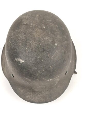 Stahlhelm für Angehörige des Heeres. Modell 1942. In allen Teilen original zusammengehöriges Stück, nicht gereinigt. ET64