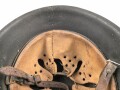 Stahlhelm für Angehörige des Heeres. Modell 1942. In allen Teilen original zusammengehöriges Stück, nicht gereinigt. ET64