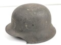 Stahlhelm für Angehörige des Heeres. Modell 1942. In allen Teilen original zusammengehöriges Stück, nicht gereinigt. ET64