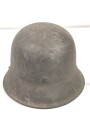 Stahlhelm für Angehörige des Heeres. Modell 1942. In allen Teilen original zusammengehöriges Stück, nicht gereinigt. ET64