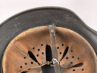 Stahlhelm für Angehörige der Luftwaffe. Modell 1940. In allen Teilen original zusammengehöriges Stück, nicht gereinigt. Q64
