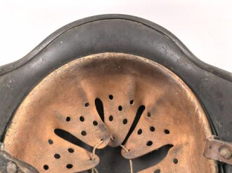 Stahlhelm für Angehörige der Luftwaffe. Modell 1940. In allen Teilen original zusammengehöriges Stück, nicht gereinigt. Q64