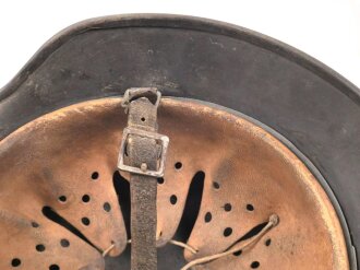Stahlhelm für Angehörige der Luftwaffe. Modell 1940. In allen Teilen original zusammengehöriges Stück, nicht gereinigt. Q64