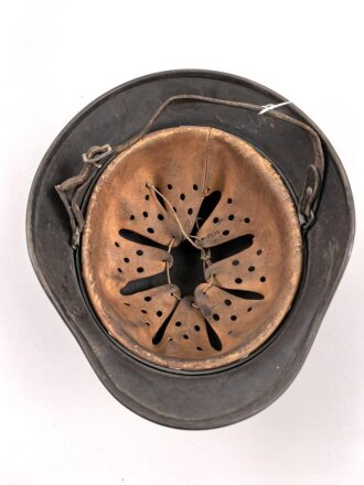 Stahlhelm für Angehörige der Luftwaffe. Modell 1940. In allen Teilen original zusammengehöriges Stück, nicht gereinigt. Q64