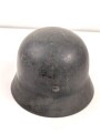 Stahlhelm für Angehörige der Luftwaffe. Modell 1940. In allen Teilen original zusammengehöriges Stück, nicht gereinigt. Q64