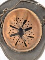 Stahlhelm für Angehörige der Luftwaffe. Modell 1940. In allen Teilen original zusammengehöriges Stück, nicht gereinigt. Q64