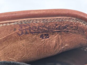 Paar Skischuhe für Angehörige der Gebirgstruppe. Ungetragenes Paar, Sohlenlänge 30,5cm