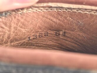 Paar Skischuhe für Angehörige der Gebirgstruppe. Ungetragenes Paar, Sohlenlänge 30,5cm