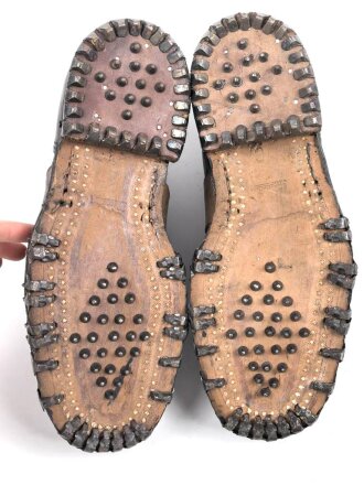 Paar Skischuhe für Angehörige der Gebirgstruppe. Ungetragenes Paar, Sohlenlänge 30,5cm