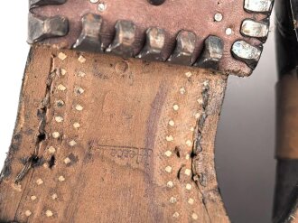 Paar Skischuhe für Angehörige der Gebirgstruppe. Ungetragenes Paar, Sohlenlänge 30,5cm