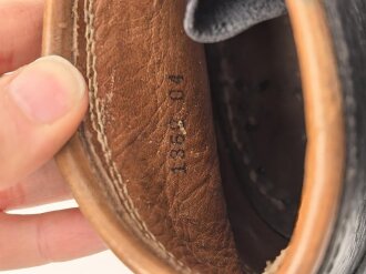 Paar Skischuhe für Angehörige der Gebirgstruppe. Ungetragenes Paar, Sohlenlänge 30,5cm