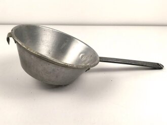 Luftwaffe, großes Sieb, vermutlich für eine Feldküche. Durchmesser 26cm, ungereinigt