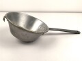 Luftwaffe, großes Sieb, vermutlich für eine Feldküche. Durchmesser 26cm, ungereinigt