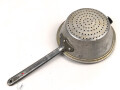 Luftwaffe, großes Sieb, vermutlich für eine Feldküche. Durchmesser 26cm, ungereinigt